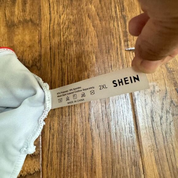 Striped One Piece Swim Suit -‎ size 2XL. Missing one bra pad - Picture 2 of 3